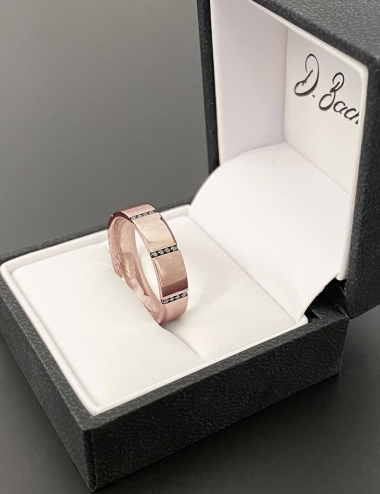 Original and unique wedding band for men, a flat and wide ring, in rose gold and black diamonds.