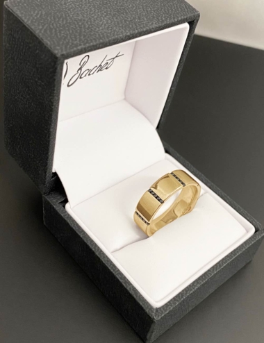 Modern and bold wedding ring, a wide band in yellow gold 18k handset with black diamonds