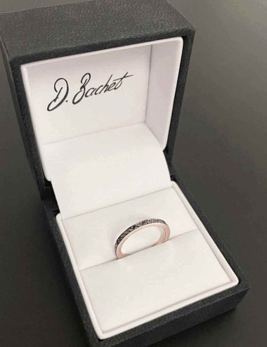 Wedding band for women, bold and unique, in black diamonds and pink gold