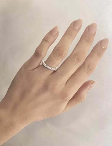 Alliance diamant sertie griffe diamants blancs