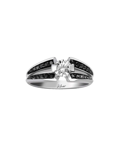 A modern engagement ring set with a 0.50 carat white diamond FVS quality and a thin bevelled split shank