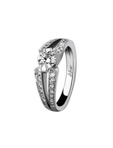 Timeless and modern engagement ring set with a 0.50 carat white diamond FVS quality