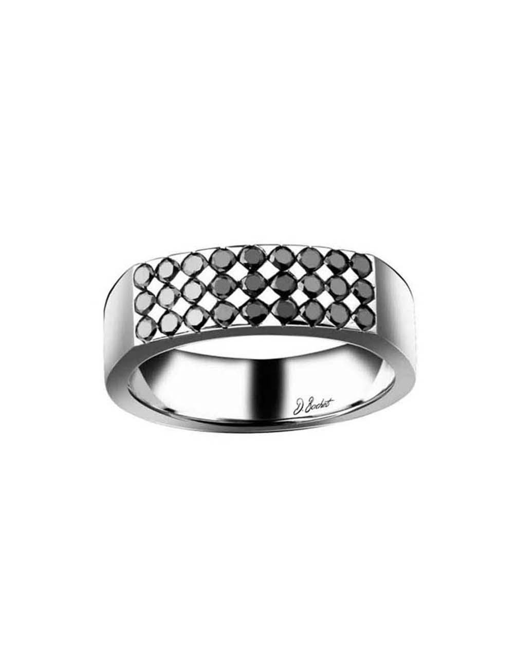 Chevalière en platine sertie de 27 diamants noirs, présentée sur un fond doux, évoquant puissance, élégance et mystère.