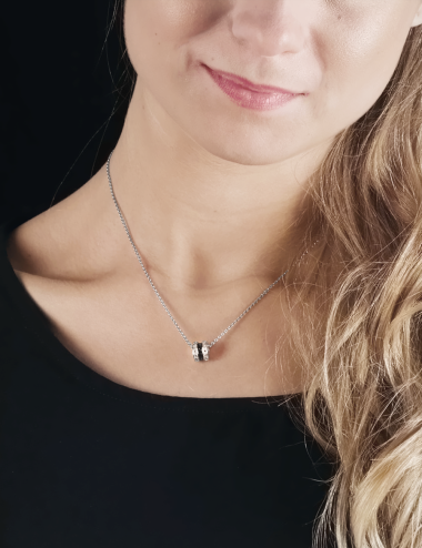 Collier luxe pour femme à porter au quotidien en or 750 diamants blancs et diamants noirs