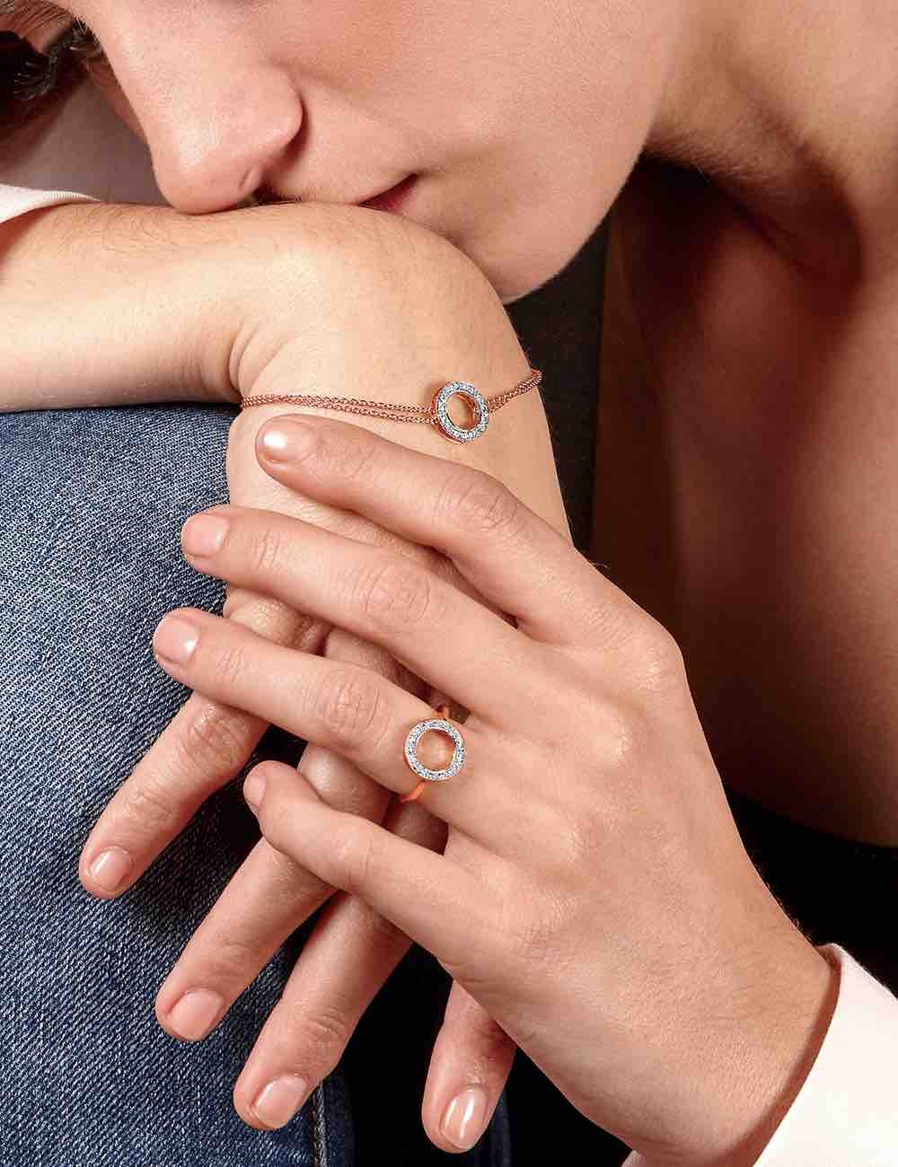 Bracelet femme cercle en or rose 750 et diamants blancs