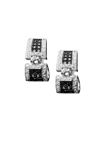 Luxueuses boucles d’oreilles D.Bachet, harmonie de diamants noirs et blancs.