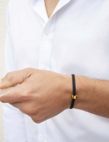 Idée cadeau homme : Bracelet en or jaune 750 et diamants noirs sur cordon en coton noir réglable