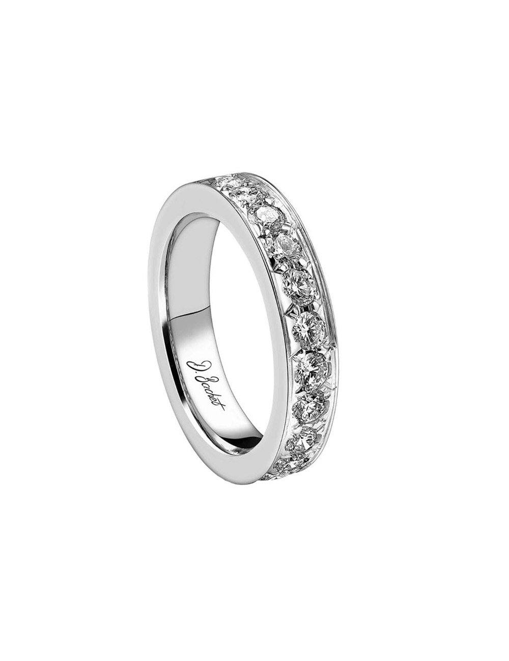 Feminine hand wearing a platinum wedding band with grain-set white diamonds, in an elegant and refined style.