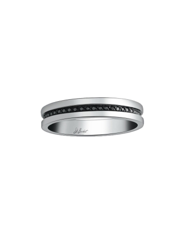 An eternity wedding band for men in platinum and black diamonds, for those looking for a sober and timeless elegance.