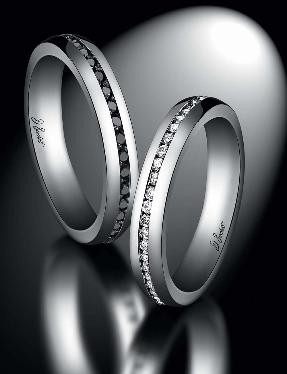 Men's platinum wedding band adorned with black diamonds, blending refinement and modern design to symbolize unique love.