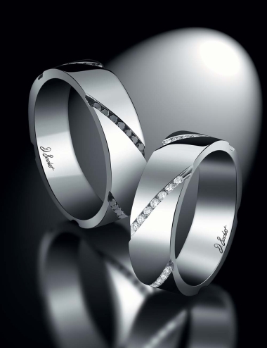 A bold and original wedding ring for men, with black diamonds set in diagonal all around the band.