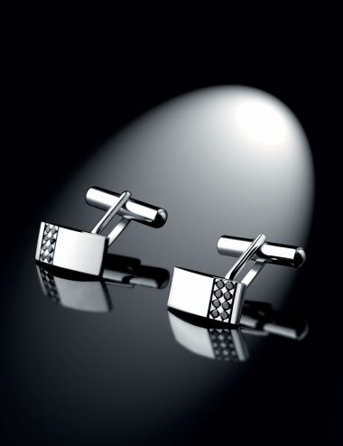 Boutons de manchette or et diamants noirs Dandy, création joaillière sophistiquée pour un style unique.