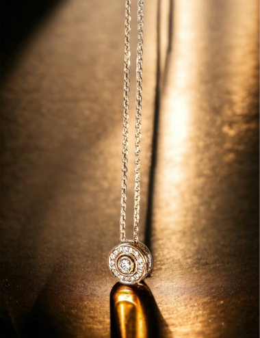 Gold necklace with a 0.20 ct central diamond surrounded by diamonds, life flower pattern on the back.