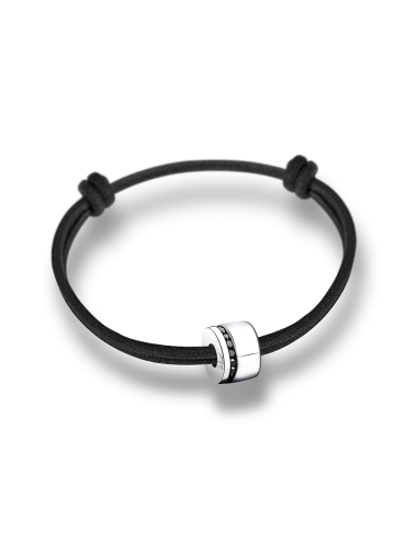 Bracelet contemporain pour homme en or blanc 18 carats avec diamants noirs, monté sur un cordon noir ajustable.