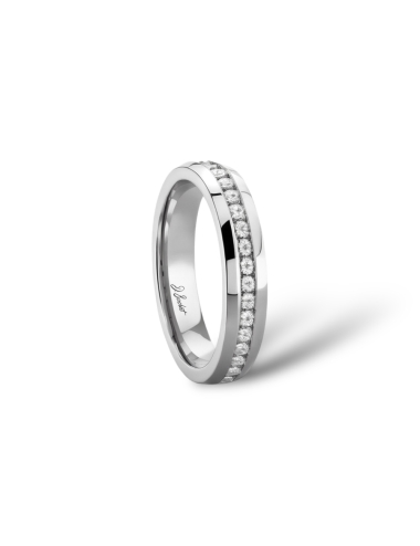 Modern platinum women's ring from D.Bachet with white diamonds, handcrafted in France, adhering to the Kimberley Process.
