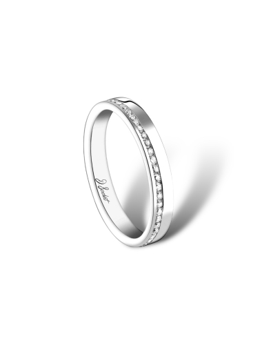 Alliance femme diamant raffinée aux lignes modernes en patine parfaite pour être portée seule ou avec une bague de fiançailles.