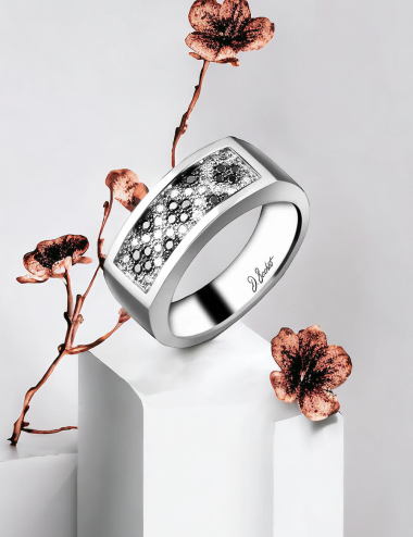 Luxury men's signet ring in platinum, set with an elegant black and white diamonds pavé.