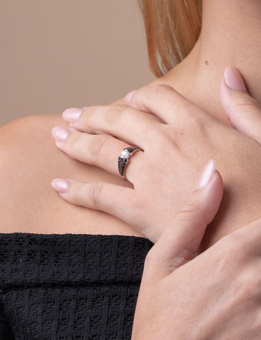 Découvrez une bague de fiançailles parfaite pour exprimer des émotions uniques avec un diamant blanc de 0,50 ct.