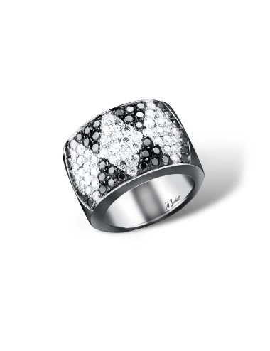 Bague élégante de la ligne Charleston, mariage de diamants blancs et noirs, symbole de sophistication et d'éthique française.