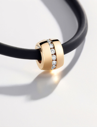 Men's pendant in yellow gold and white diamonds, a stylish piece with an elegant, contemporary design.