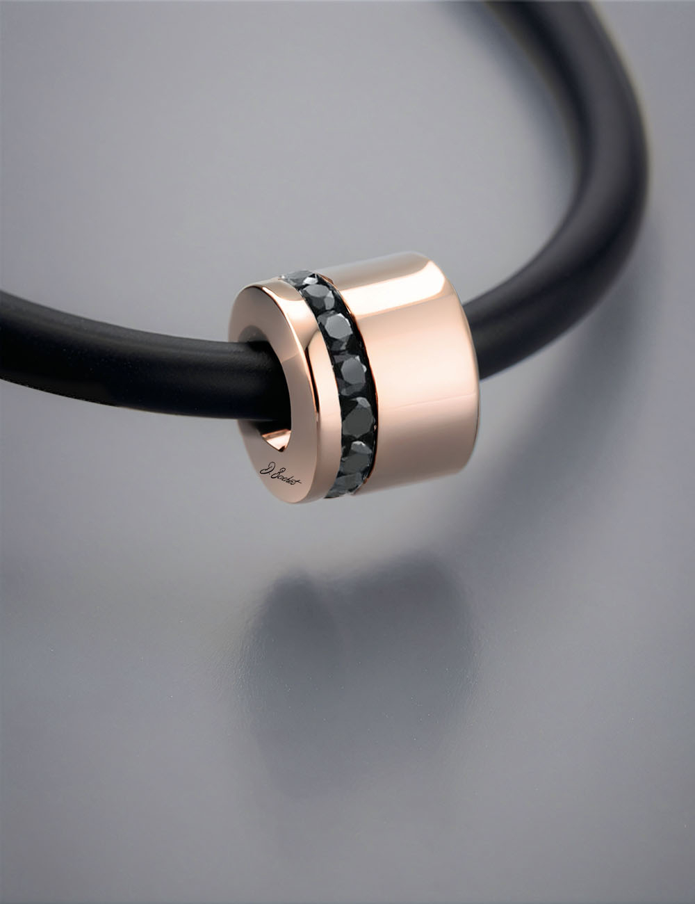 Men's pendant Sweet Side of Love in rose gold and black diamonds, refined, contemporary design, elegant and versatile. Men's pendant Sweet Side of Love in rose gold and black diamonds, refined, contemporary design, elegant and versatile.