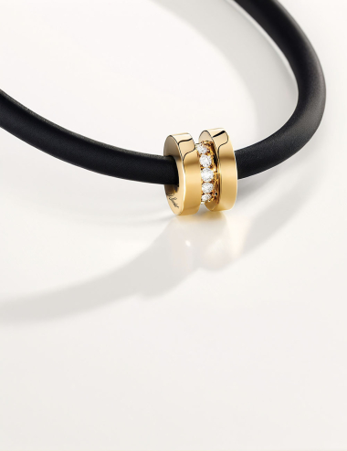Sense of Light men’s pendant in yellow gold with black diamonds, elegant and contemporary on a black cord.