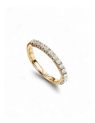 Yellow gold women’s wedding ring, prong-set with clean lines and a warm contemporary look.