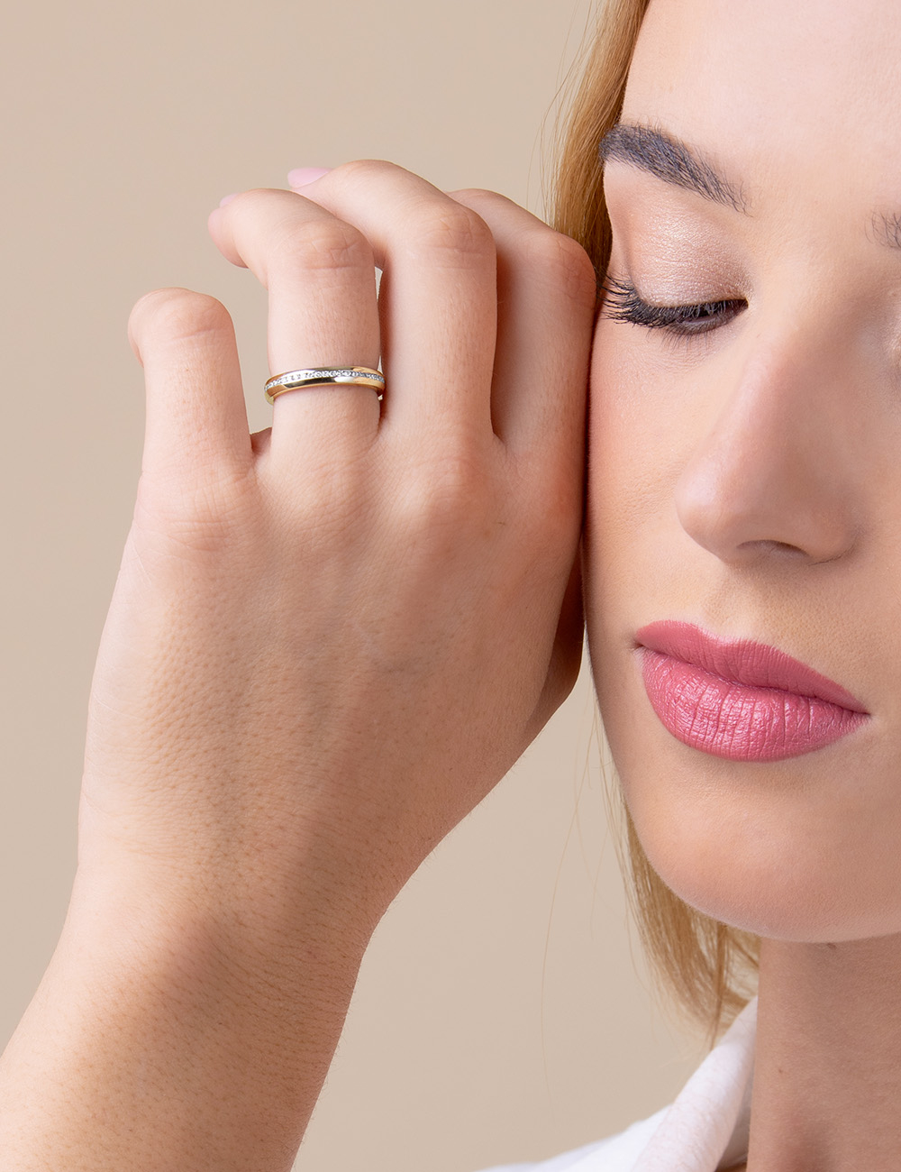Woman wearing a yellow gold diamond ring by D.Bachet, modern design.