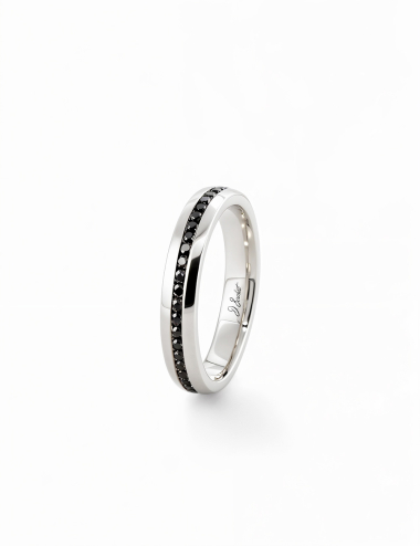 Alliance homme fine en platine sertie de diamants noirs, design sobre et graphique D.Bachet.