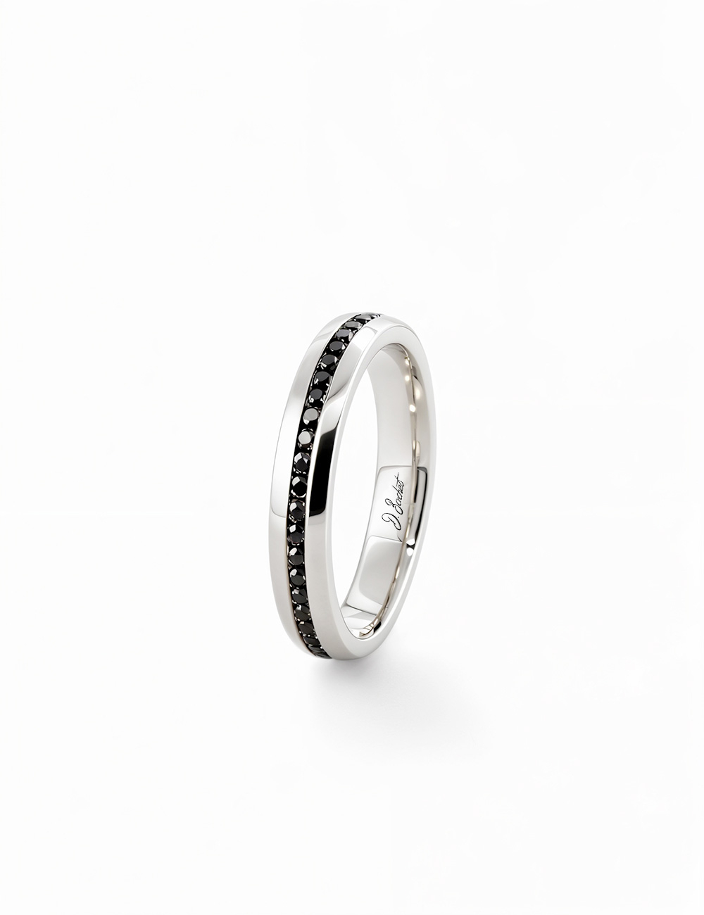 Alliance homme fine en platine sertie de diamants noirs, design sobre et graphique D.Bachet.