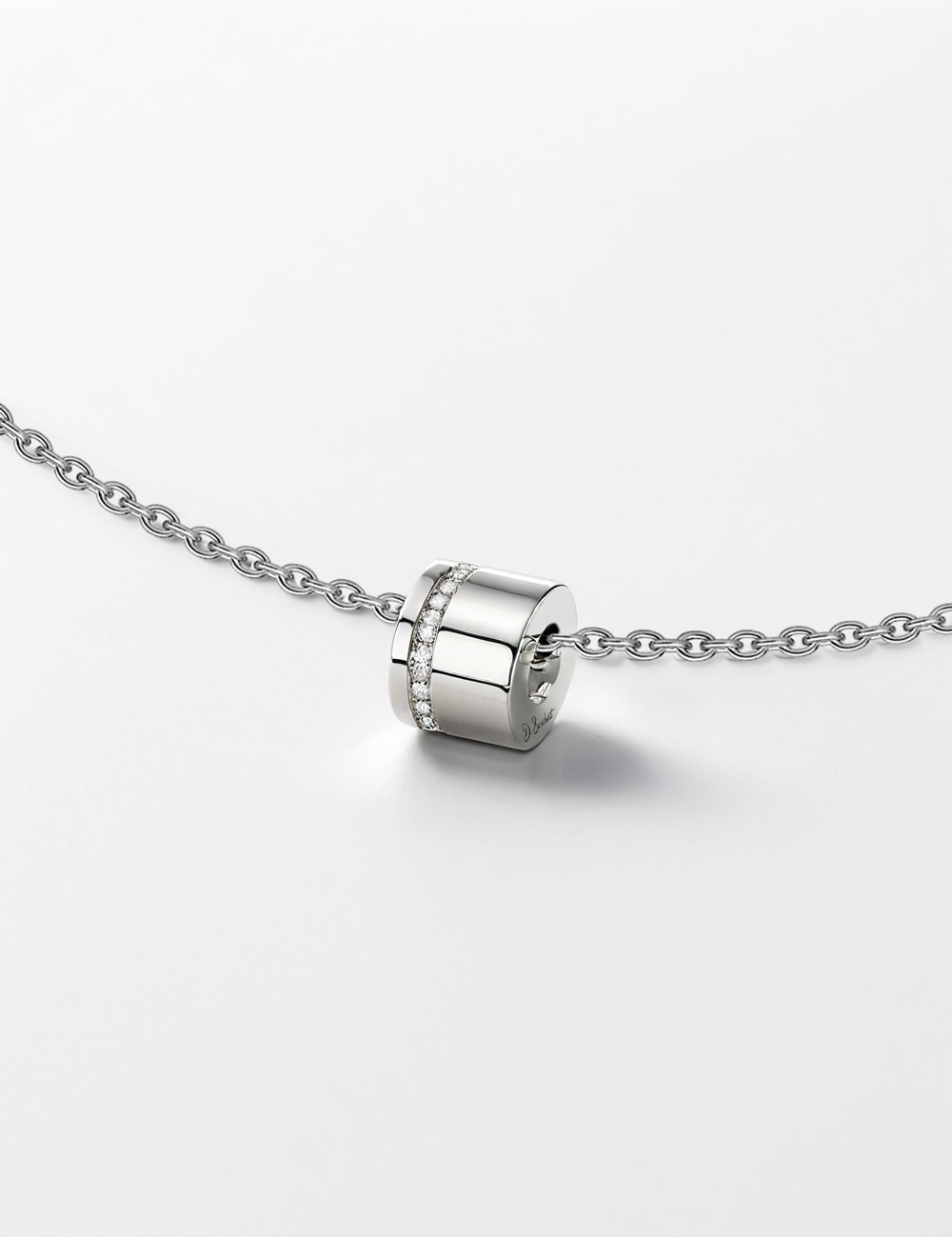 Modern necklace for women in gold 18k and 18 white diamonds of 0.01 carat FVS quality