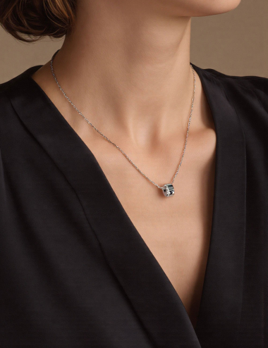 White gold and diamond pendant by D.Bachet, modern luxury jewelry design for an elegant and timeless piece.