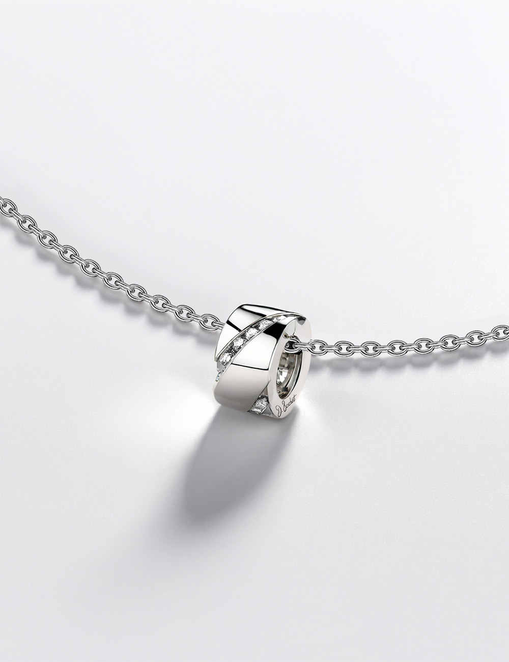 Wrapped in Love women’s pendant in 18k gold with white diamonds, fine jewelry creation by D.Bachet.