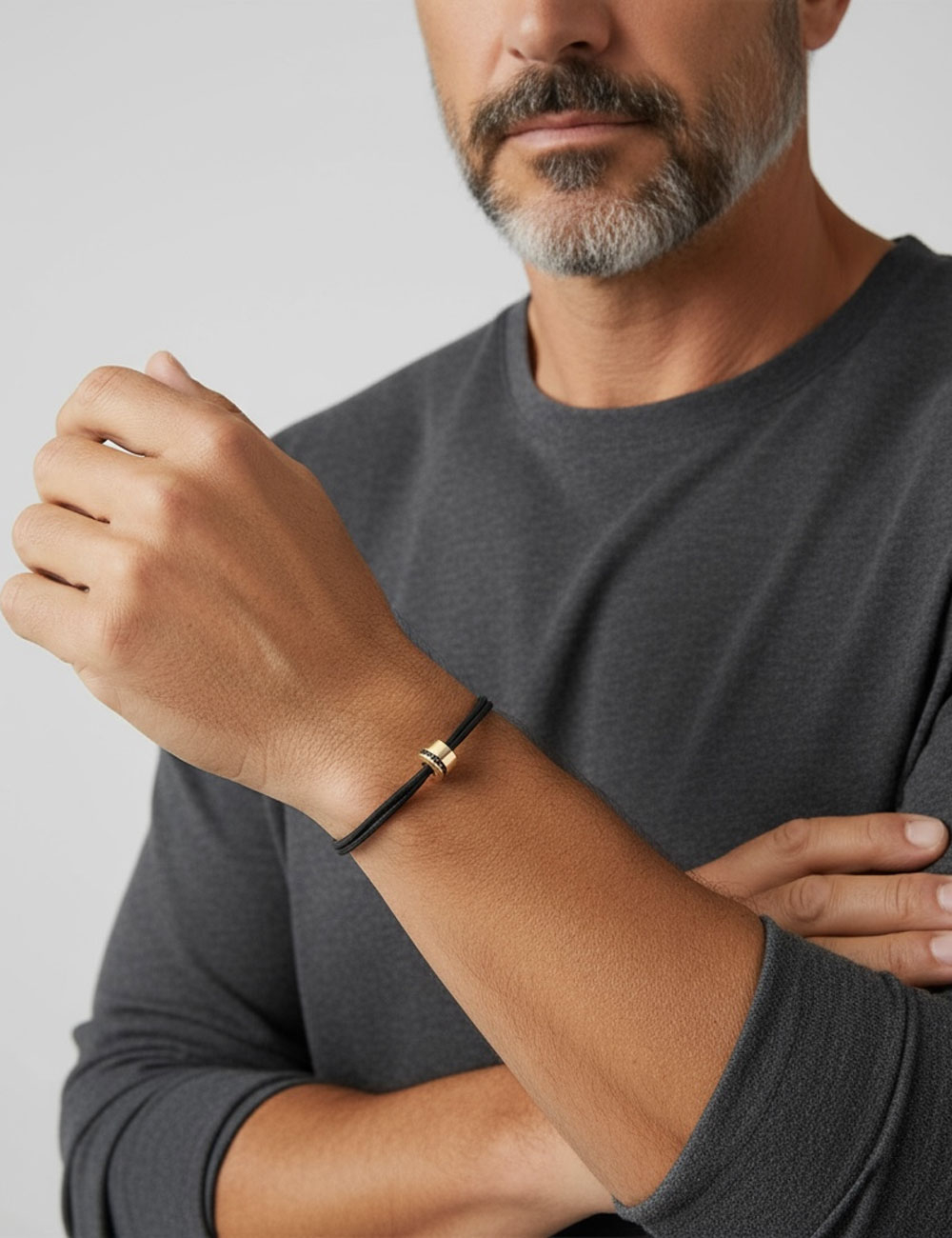 Men’s bracelet in yellow gold and black diamonds, with black cord and sliding knots.