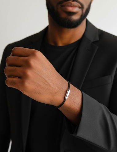 Un mélange de luxe et de personnalité : bracelet en or blanc 18 carats avec diamants noirs, ajustable, pour un style raffiné.