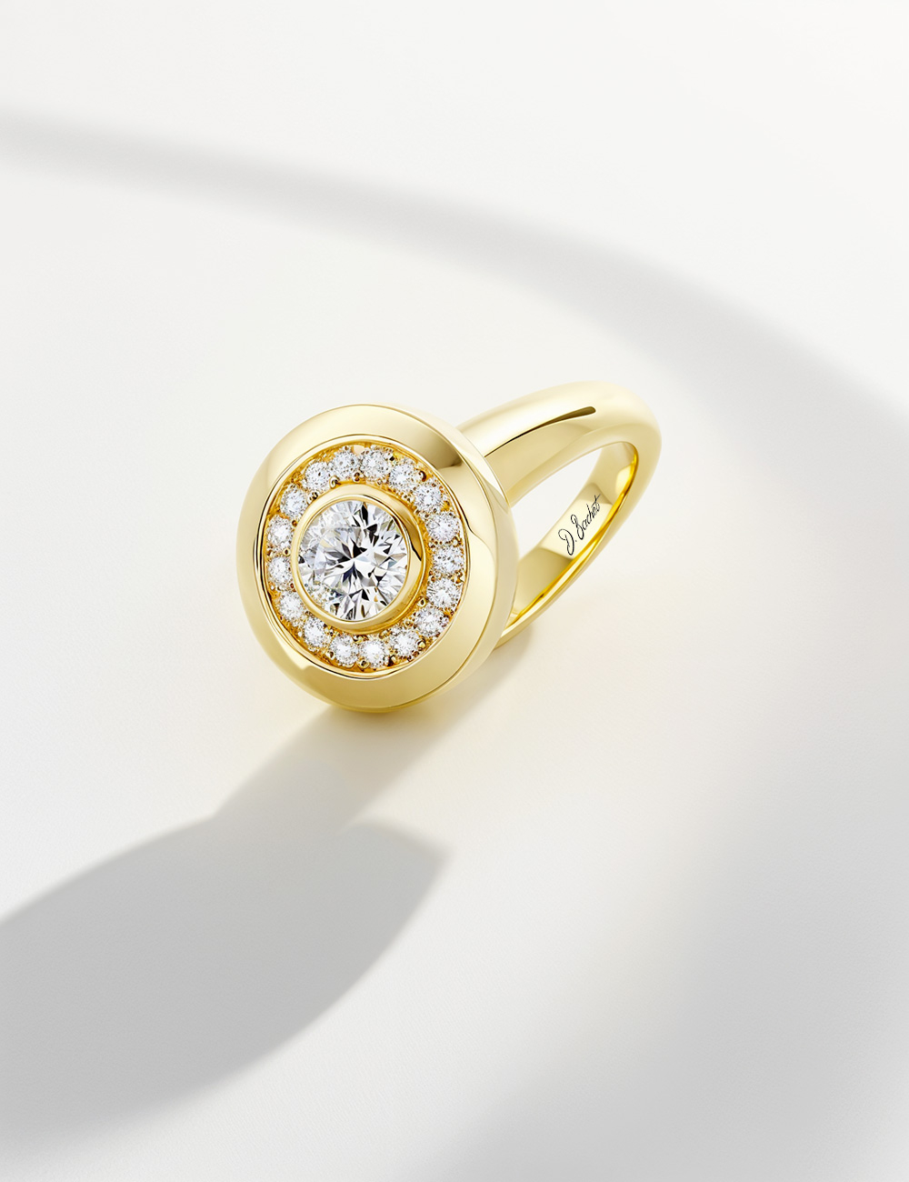 Allure yellow gold ring with a central diamond and white diamond halo, radiant and contemporary by D.Bachet.