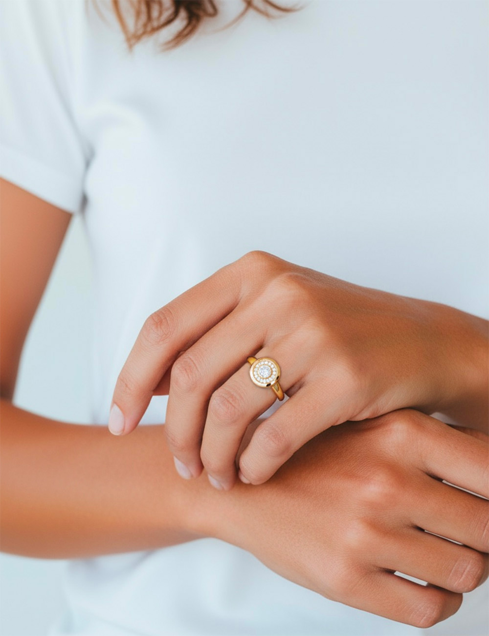 Allure yellow gold ring with a central diamond and white diamond halo, radiant and contemporary by D.Bachet.