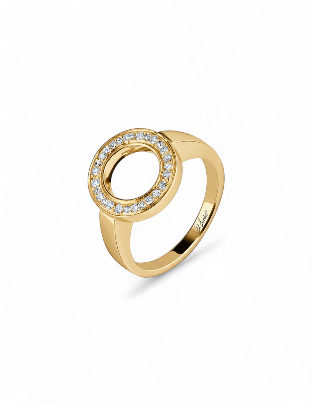 Bague femme en or jaune en cercle, illuminée de diamants blancs, alliance d’éclat et de modernité.