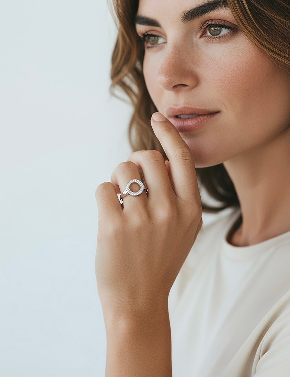 D.Bachet Cercle platinum women’s ring worn, sleek design enhanced by a circle of diamonds.