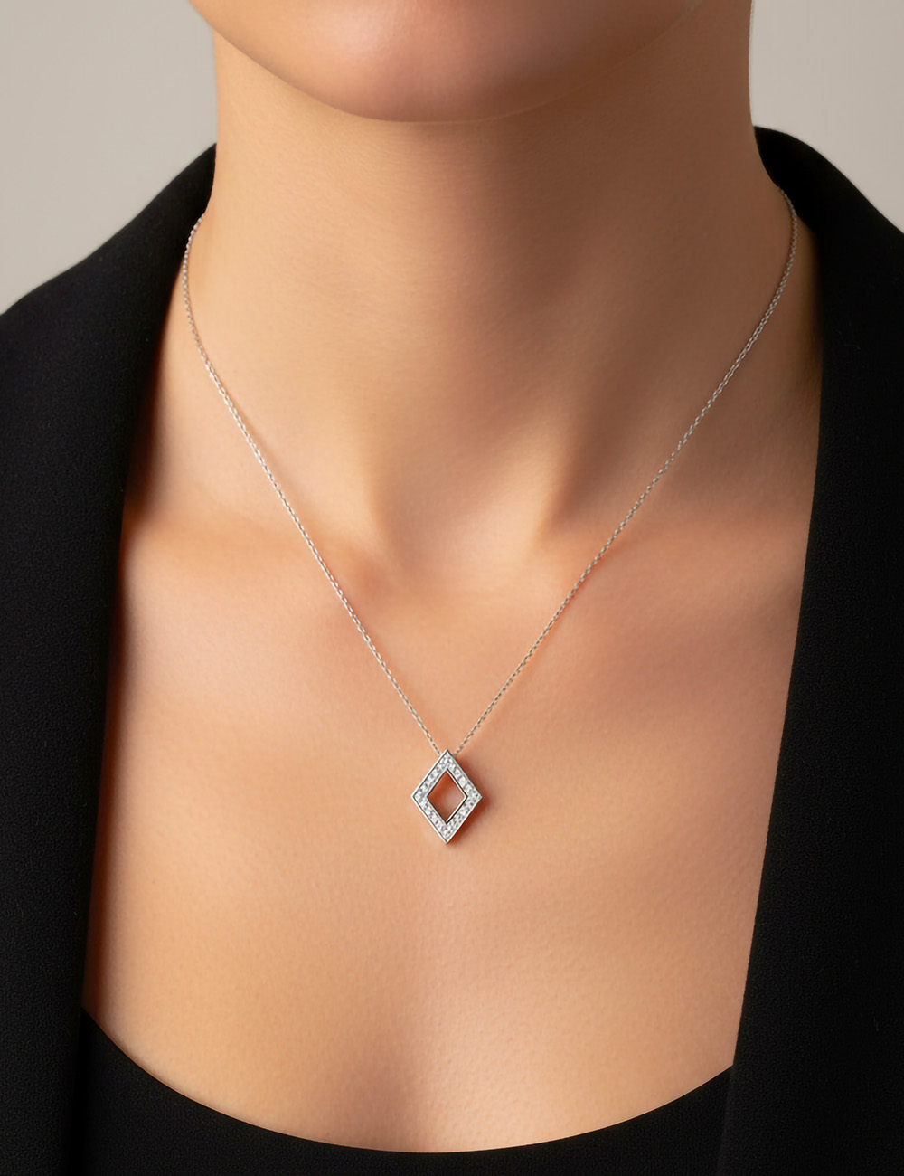 Looking for a jewelry gift? This necklace is in white gold and set with white diamonds in a lozenge shape.