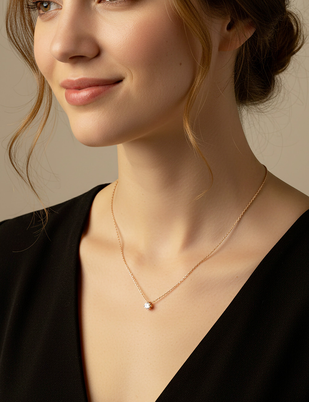 Pendentif solitaire en or rose avec diamant blanc naturel, style moderne.