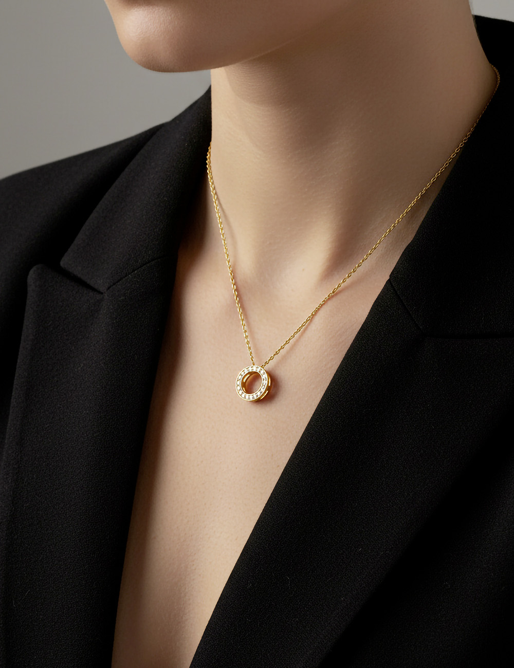 Pendentif élégant DayLight Cercle pour femme de D.Bachet, pavé de diamants blancs étincelants.