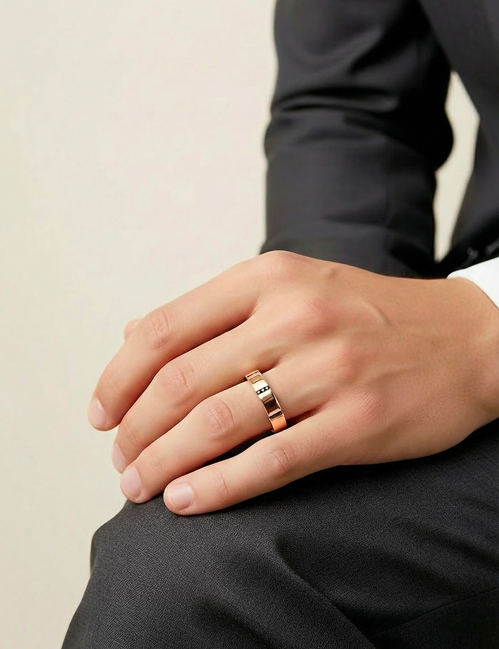 Men’s rose gold wedding band with a modern, elegant design, perfect for a contemporary look.