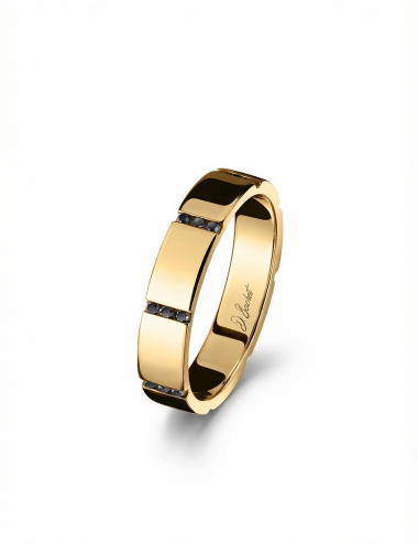 Alliance de mariage homme en or jaune sertie de diamants noirs, style moderne.