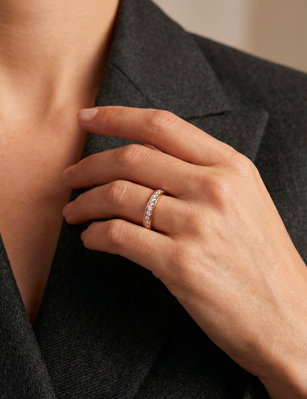 Women’s rose gold wedding ring featuring natural white diamonds in a sleek, modern style.