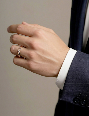 Men’s 18k rose gold band with a clean design and mirror finish.