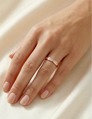 Rose gold wedding band with white diamonds, full eternity setting, 3 mm width, minimalist and refined design.