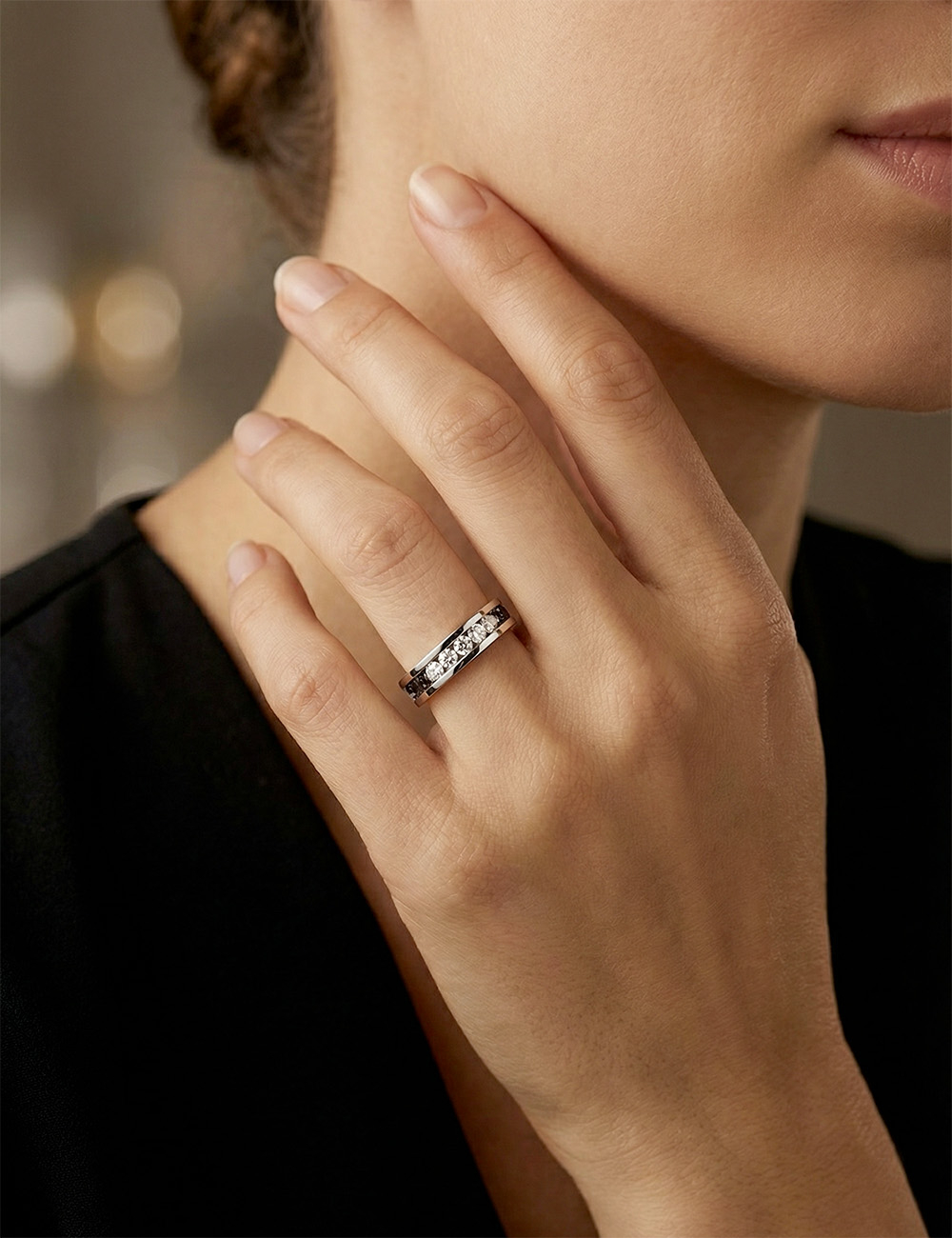 Light in Paris medium platinum women’s band with white and black diamonds, balanced ring with central setting