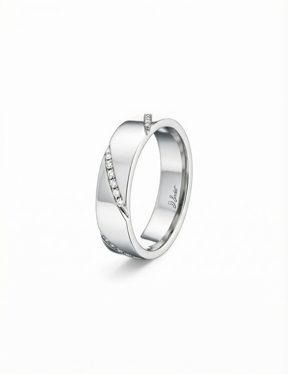 Graphic women’s wedding band in yellow gold with diagonally set white diamonds.