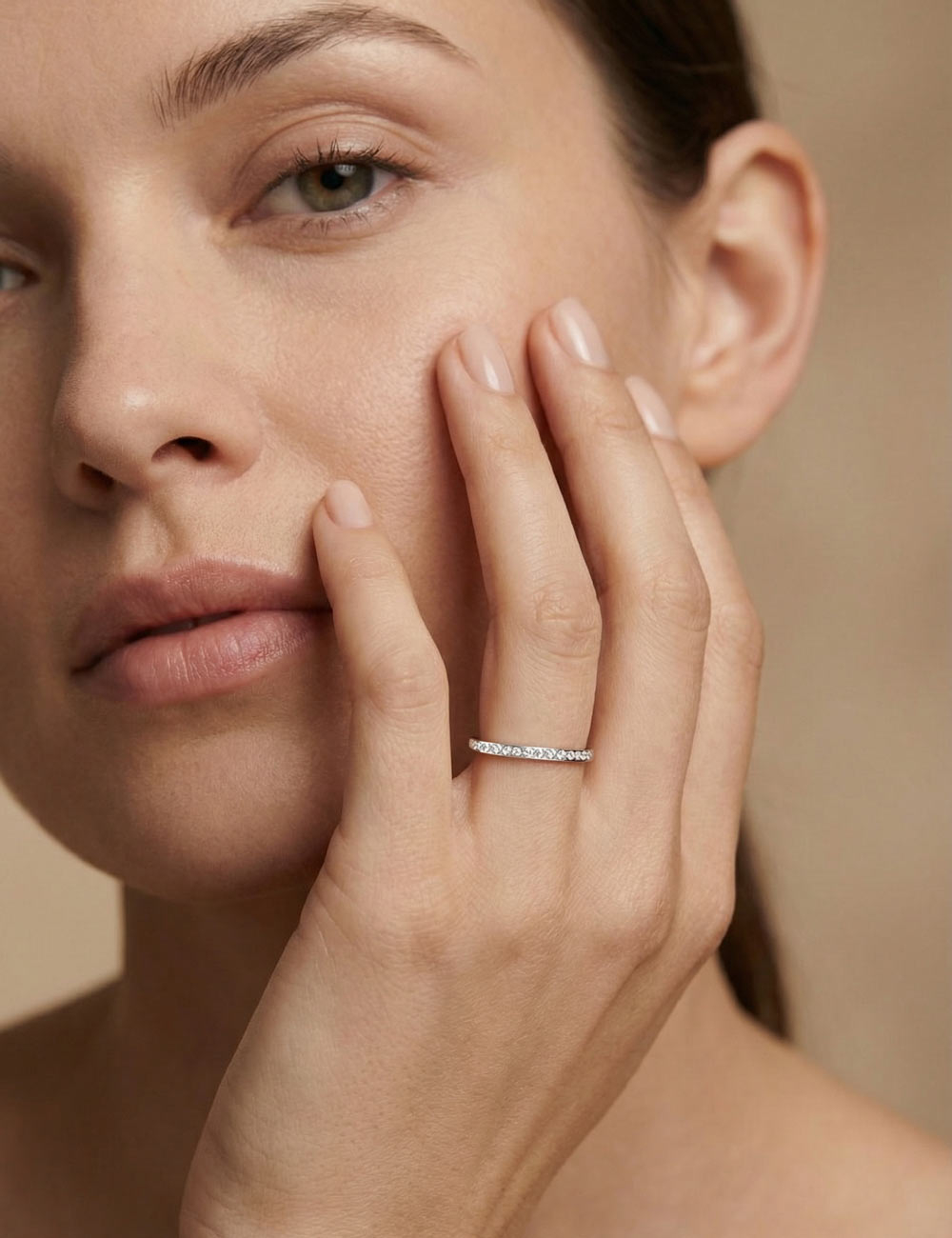 Alliance diamant femme en platine, bague de mariage sertie de diamants blancs en serti grains, D.Bachet.